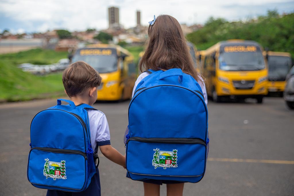 Prefeitura de Araxá distribuirá mais de 12.200 kits de material escolar para alunos da Rede Municipal