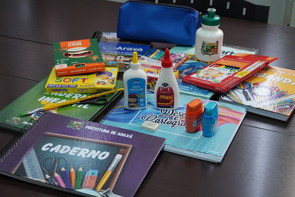 Prefeitura de Araxá distribuirá mais de 12.200 kits de material escolar para alunos da Rede Municipal