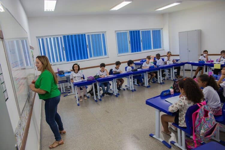 Prefeitura de Araxá lança edital de concurso público para 596 vagas na Educação; inscrições começam em 29 de maio