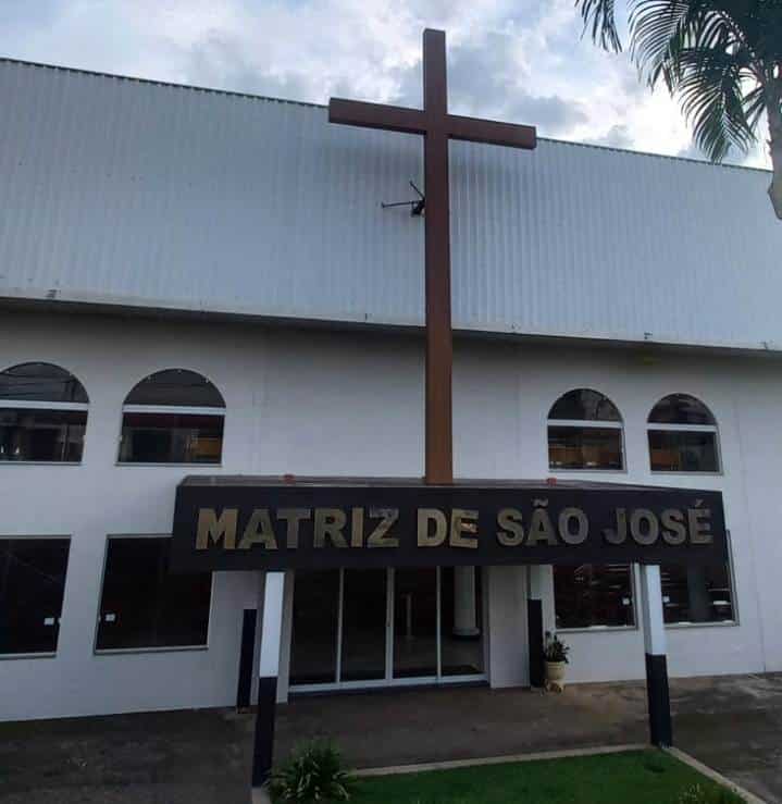 Missas temáticas e bingos com premiação em dinheiro em toda quermesse