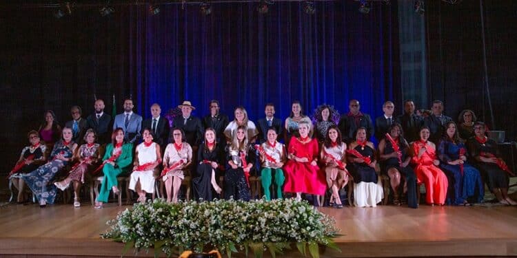 Seis servidoras da Prefeitura de Araxá são agraciadas com a Medalha Leonilda Montandon 2023
