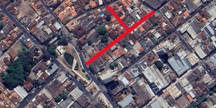 Rua Franklin de Castro fica interditada nesta quinta, no trecho entre a avenida Antônio Carlos e rua Mariano de Ávila