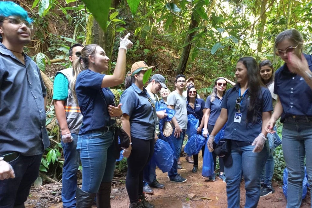 Semana da Água: Dia D realiza mutirão de limpeza e plantio de mudas na Matinha do Bairro Francisco Duarte