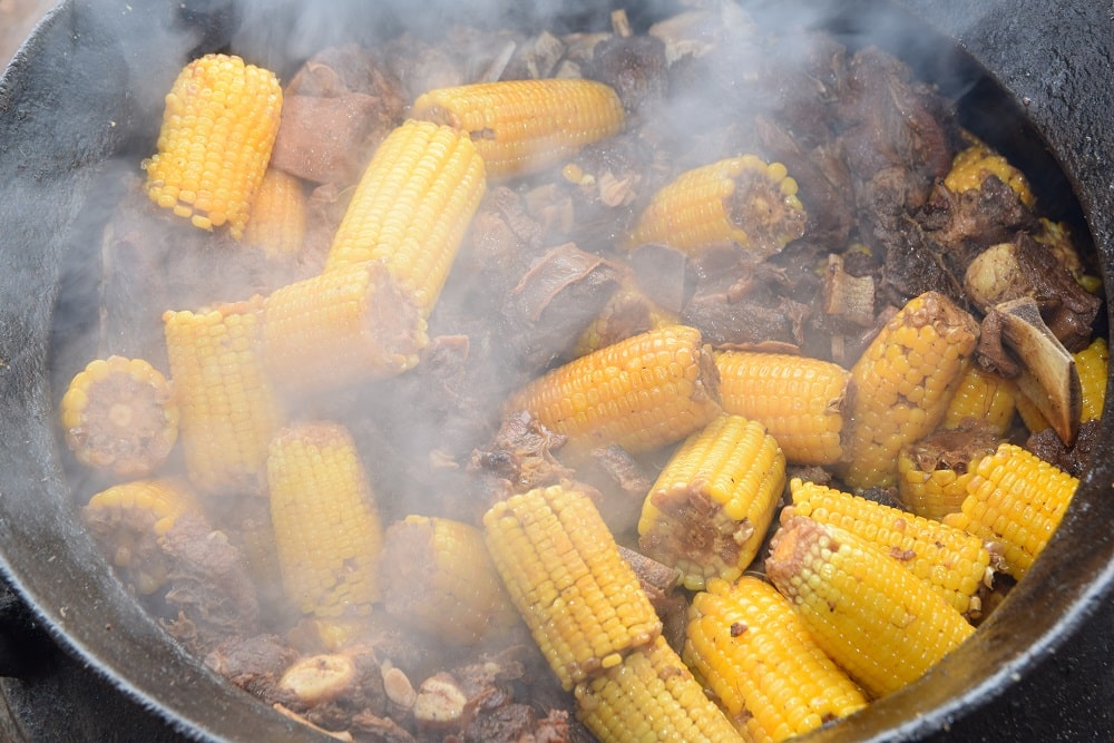 Cardápio da Queima do Alho tem variedade de carnes e principais pratos típicos da região