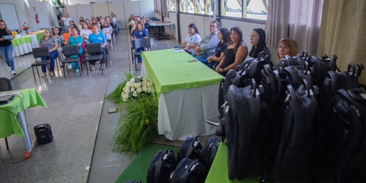 Escolas Municipais de Araxá recebem materiais pedagógicos para o Projeto Alimentação Saudável