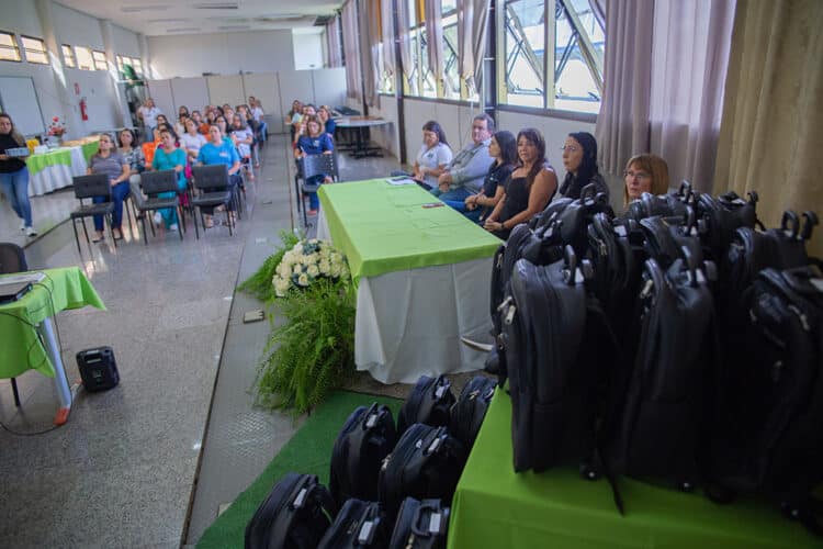 Escolas Municipais de Araxá recebem materiais pedagógicos para o Projeto Alimentação Saudável