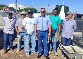 Secretaria de Serviços Urbanos realiza manutenção geral nos cemitérios de Araxá
