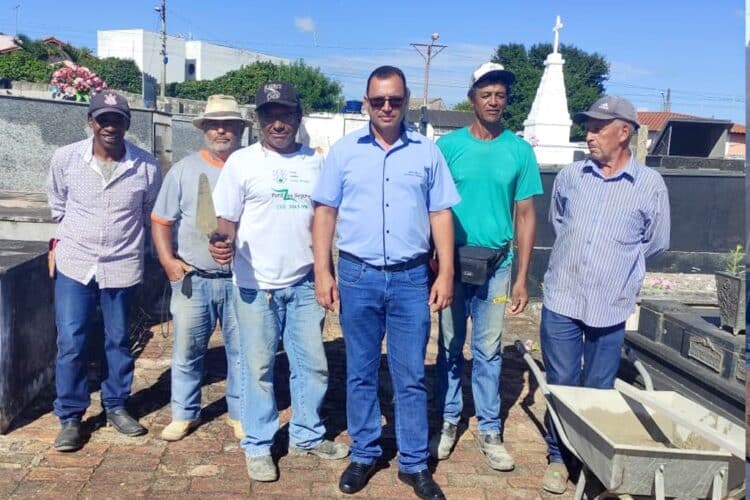 Secretaria de Serviços Urbanos realiza manutenção geral nos cemitérios de Araxá