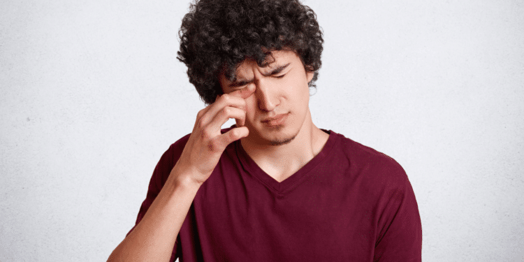 Doença faz cílios tocar a córnea e a conjuntiva e provoca inflamações