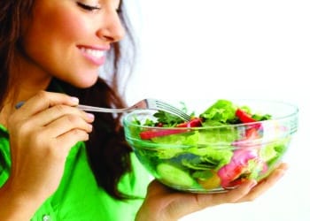 Saúde da mulher: saiba como adaptar a alimentação e reduzir os sintomas da menopausa