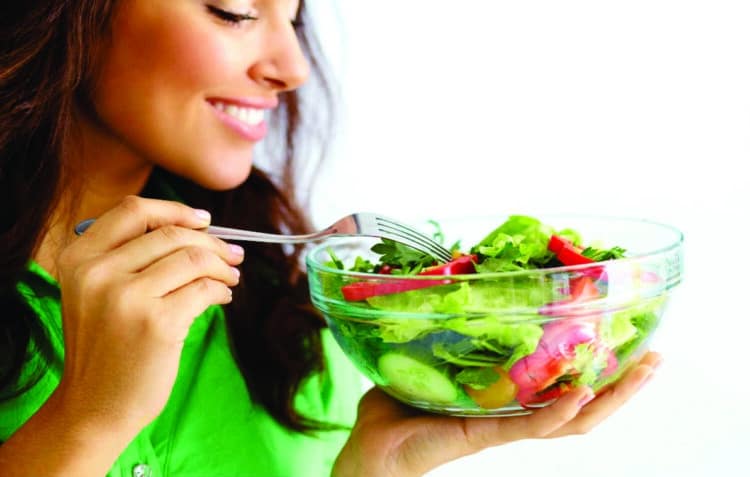 Saúde da mulher: saiba como adaptar a alimentação e reduzir os sintomas da menopausa