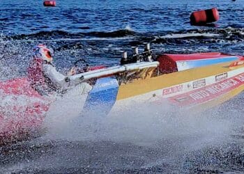 Tricampeão mundial Lebos Chaguri se apresenta no Classic Boat Festival