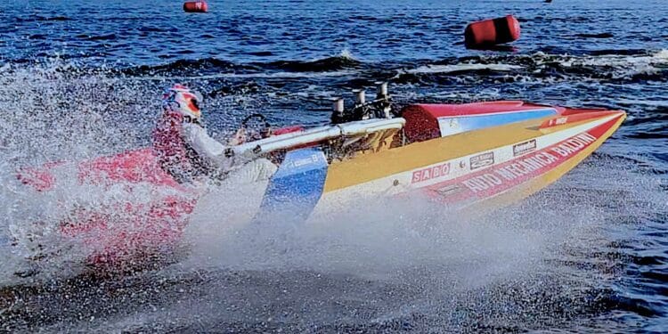 Tricampeão mundial Lebos Chaguri se apresenta no Classic Boat Festival