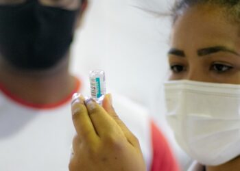 Saúde convoca população de 12 a 17 anos para vacina monovalente contra a Covid-19 nesta sexta (28); confira outros públicos