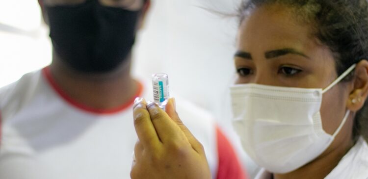 Saúde convoca população de 12 a 17 anos para vacina monovalente contra a Covid-19 nesta sexta (28); confira outros públicos