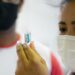 Saúde convoca população de 12 a 17 anos para vacina monovalente contra a Covid-19 nesta sexta (28); confira outros públicos