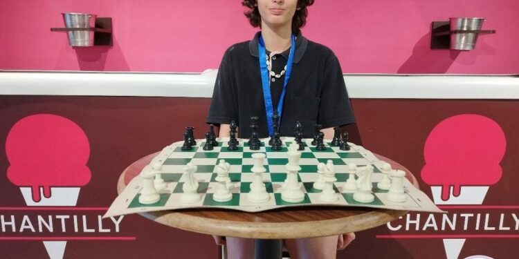 Enxadrista da Academia Araxaense de Xadrez Bruno Alexandre é campeão da 6ª Copa Chantilly de Xadrez