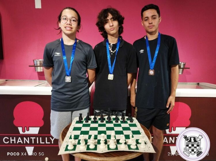 Enxadrista da Academia Araxaense de Xadrez Bruno Alexandre é campeão da 6ª Copa Chantilly de Xadrez