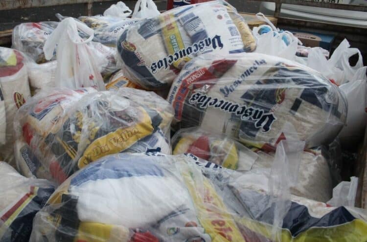 Futebol Beneficente arrecada alimentos para a Ampara