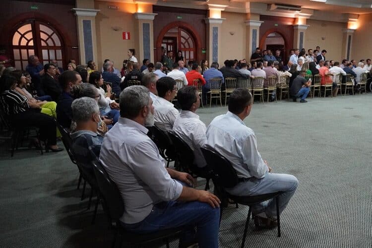 Prefeito se reúne com governador e lideranças da região