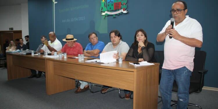 Audiência pública debate projetos de lei de cargos e salários do quadro geral da Prefeitura e da Educação