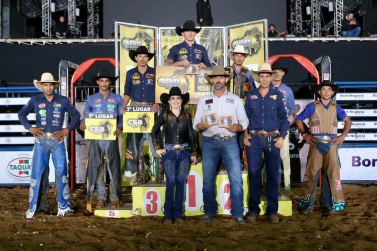 Alex Pinati é o grande campeão do rodeio do Araxá Rodeio Show
