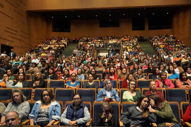 Prefeitura de Araxá promove Seminário de Enfrentamento à Violência Infanto-Juvenil para 1.200 profissionais da Edu