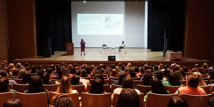 Prefeitura de Araxá promove Seminário de Enfrentamento à Violência Infanto-Juvenil para 1.200 profissionais da Edu