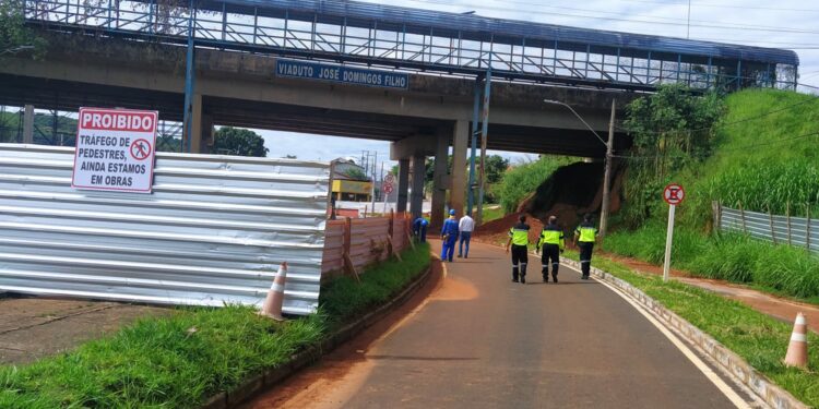 Trânsito de veículos será liberado em uma das pistas da avenida Dâmaso Drummond