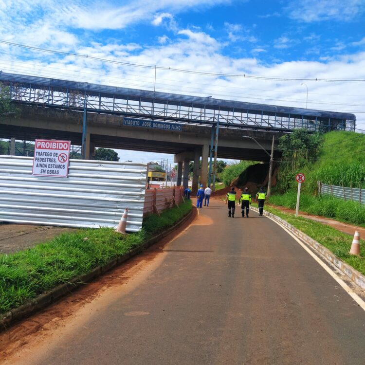 Trânsito de veículos será liberado em uma das pistas da avenida Dâmaso Drummond