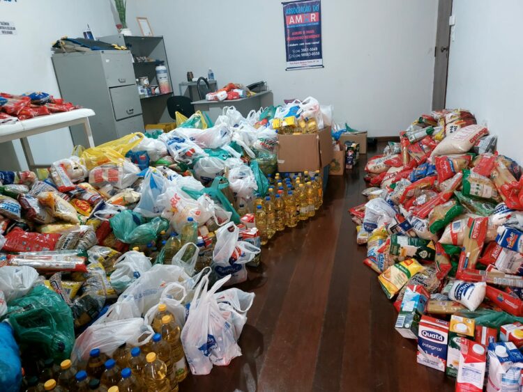 Balonismo arrecada mais de duas toneladas de alimentos para a Associação do Amor