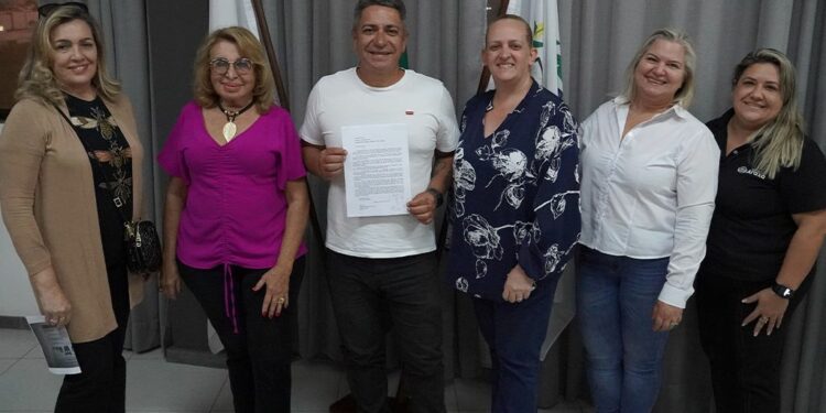 Prefeitura de Araxá reforça apoio à causa animal durante reunião com protetores