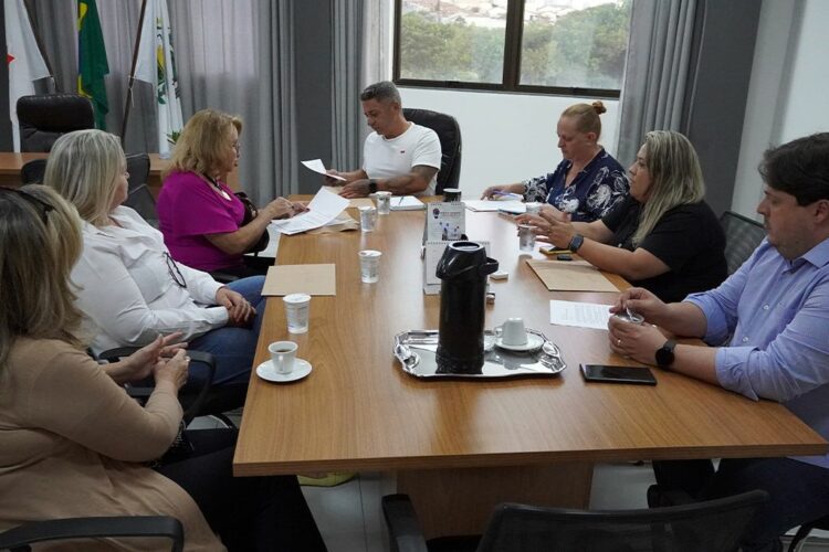 Prefeitura de Araxá reforça apoio à causa animal durante reunião com protetores