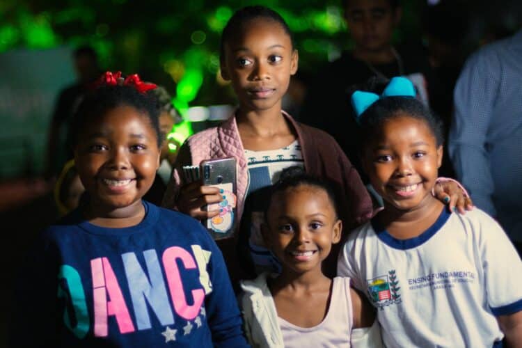 O Pátio da Fundação Cultural Calmon Barreto (FCCB) recebeu mais uma edição do projeto itinerante ‘Cine Família na Praça’, nesta quinta-feira (11).