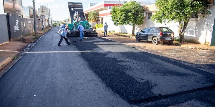 Rua do Bairro Fertiza recebe recapeamento após 30 anos de espera