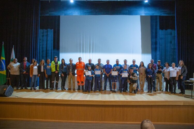 Prefeitura de Araxá, 37º BPM e Consep entregam certificados de formatura da Transitolândia para 360 alunos