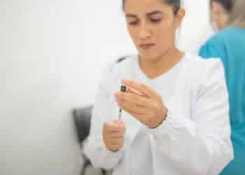 Saúde convoca população de 12 a 17 anos para vacina monovalente contra a Covid-19 nesta quarta (10); confira outros públicos