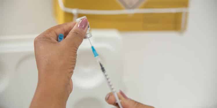 Saúde convoca população de 5 a 11 anos para vacina monovalente contra a Covid-19 nesta sexta (12); confira outros públicos