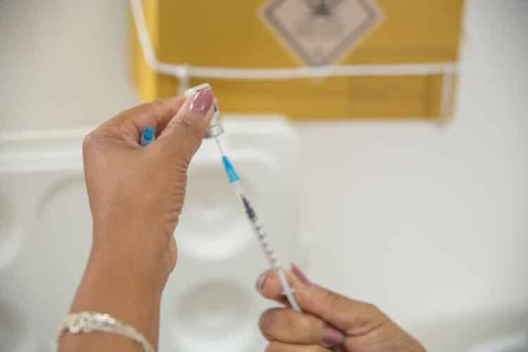 Saúde convoca população de 5 a 11 anos para vacina monovalente contra a Covid-19 nesta sexta (12); confira outros públicos