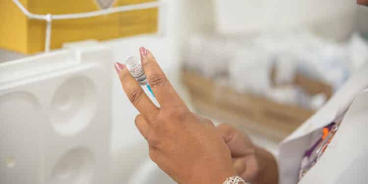 Saúde convoca público infantil para vacina monovalente contra a Covid-19 nesta segunda (22); confira outros públicos