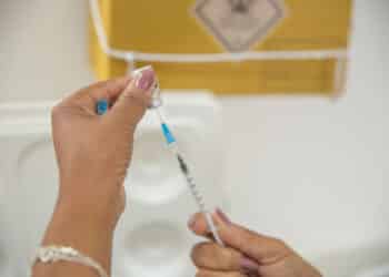 Saúde convoca público infantil para vacina monovalente contra a Covid-19 nesta quarta (31); confira outros públicos