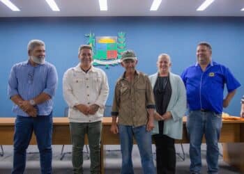 Prefeitura de Araxá e Lions Club entregam óculos de grau para pessoas carentes