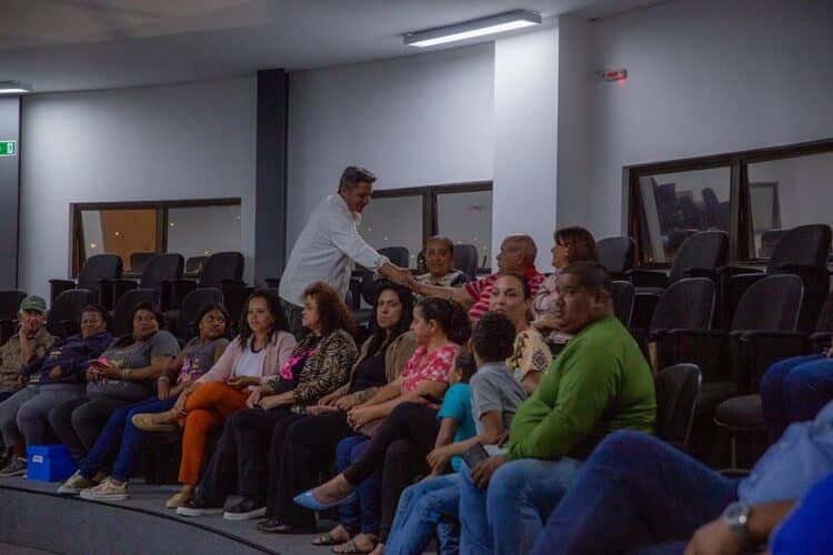 Prefeitura de Araxá e Lions Club entregam óculos de grau para pessoas carentes