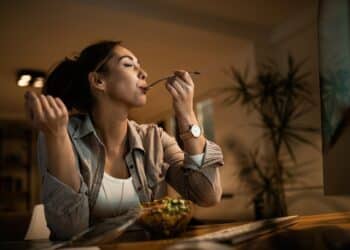 Vontade de comer terra, tijolo, papel? Entenda o transtorno alimentar que leva pessoas a este comportamento