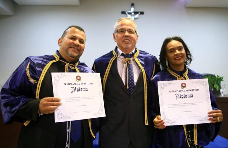 Academia Araxaense de Letras dá posse a novos membros em evento no Uniaraxá