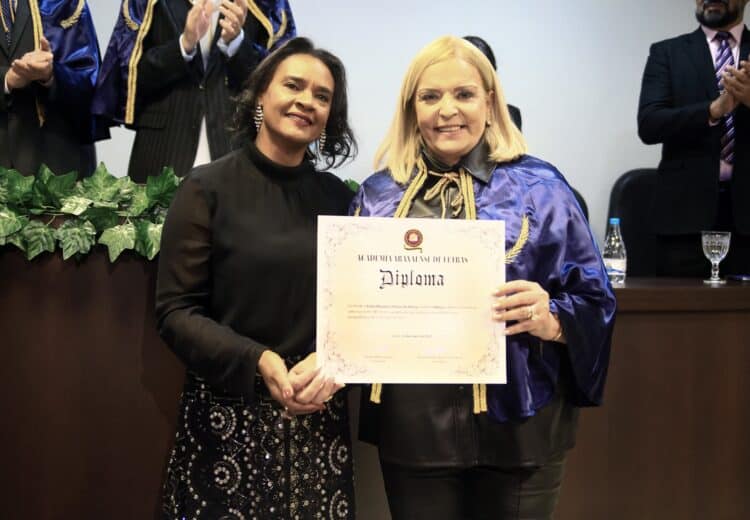 Academia Araxaense de Letras dá posse a novos membros em evento no Uniaraxá