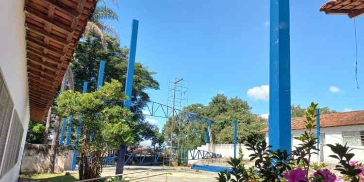 Revitalização da quadra de esportes da Escola Municipal Manoela Lemos