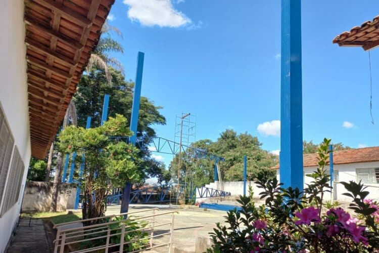 Revitalização da quadra de esportes da Escola Municipal Manoela Lemos