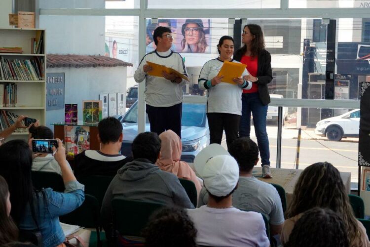 Batalha de Poesia e Rima marca aniversário da Biblioteca Pública Municipal Viriato Corrêa