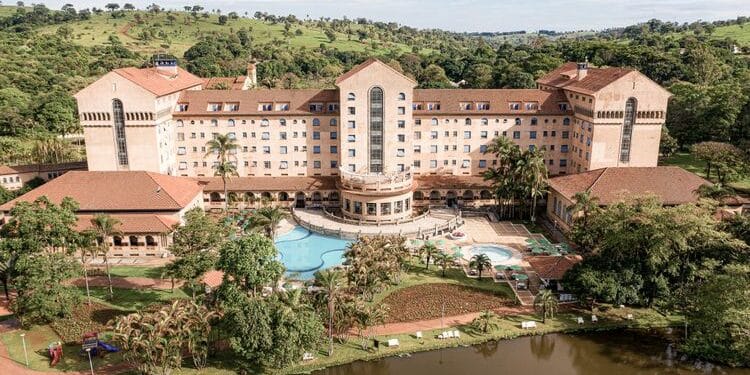 Grande hotel abre vagas de trabalho